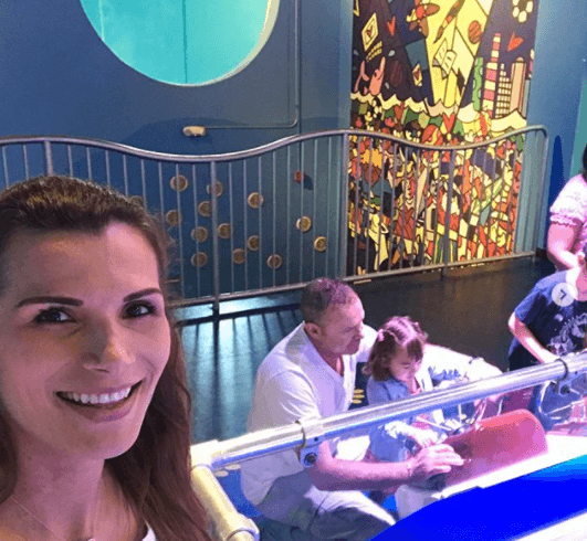 El pasado fin de semana, Alan Tacher y su esposa Cristy Bernal gozaron de un "día familiar" junto a la pequeña Michelle.