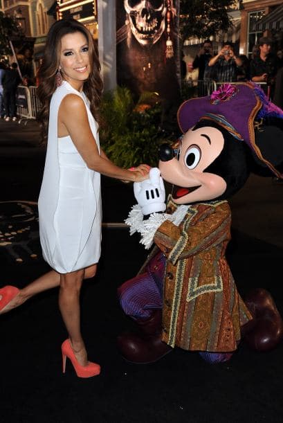 Quien dejó de rodillas al ratón con tremenda belleza. Mira aquí más videos de Chismes.