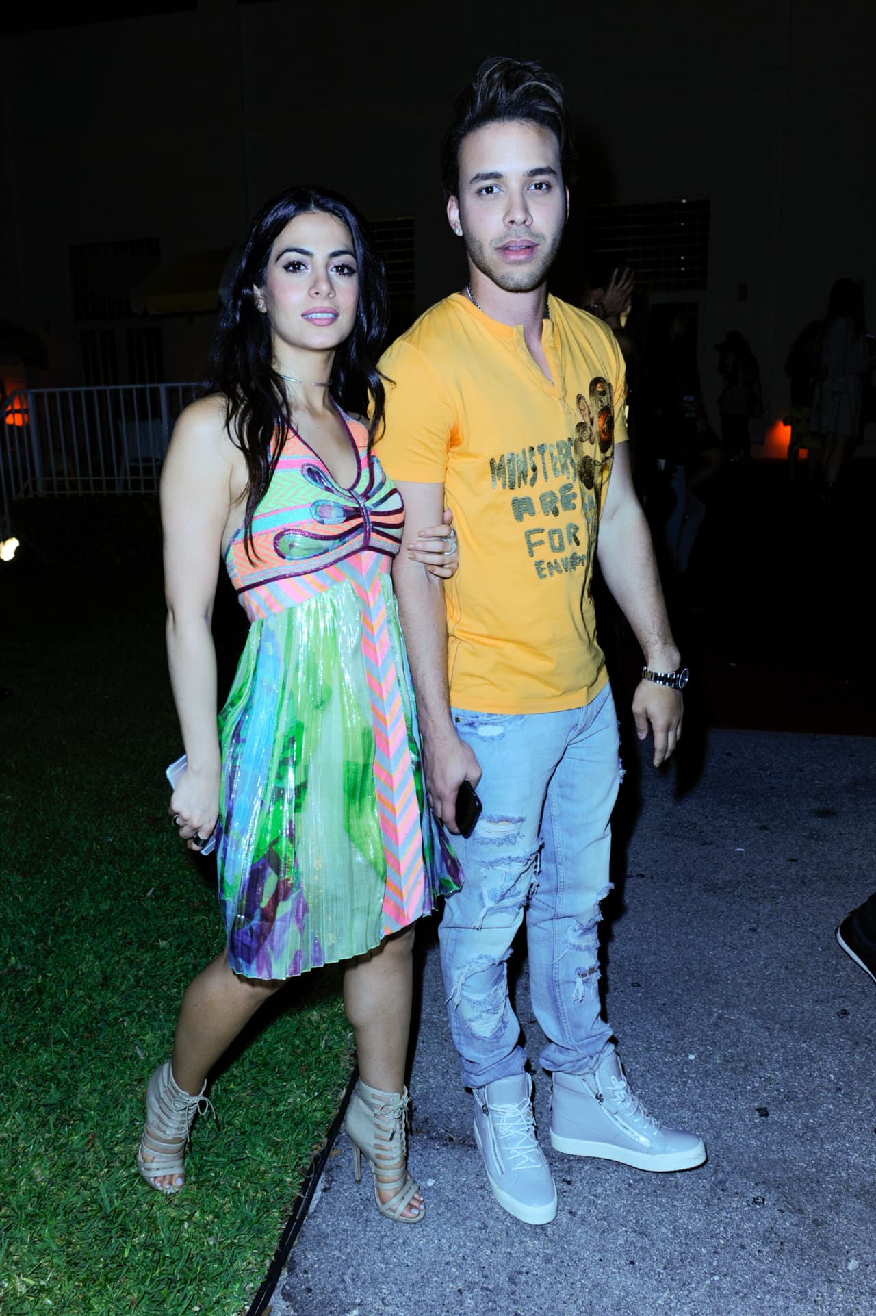 Su amor estan grande, que Prince le pidió que saliera en su videoclip 'Culpa al corazón'.