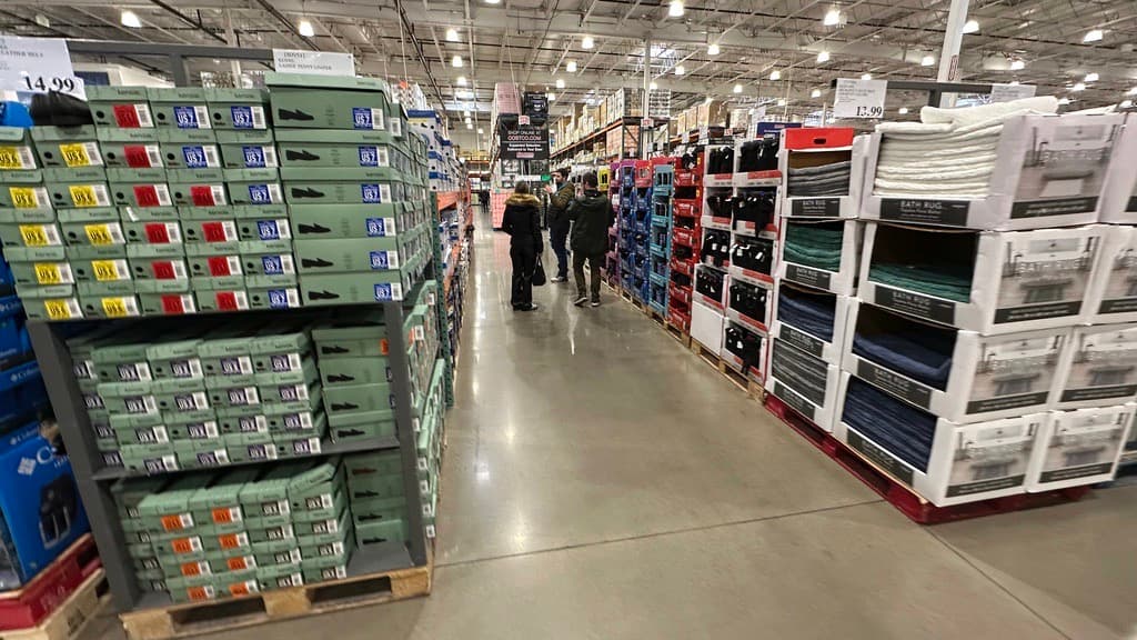 Confianza del consumidor se desploma por miedo a la inflación y a los aranceles de Trump