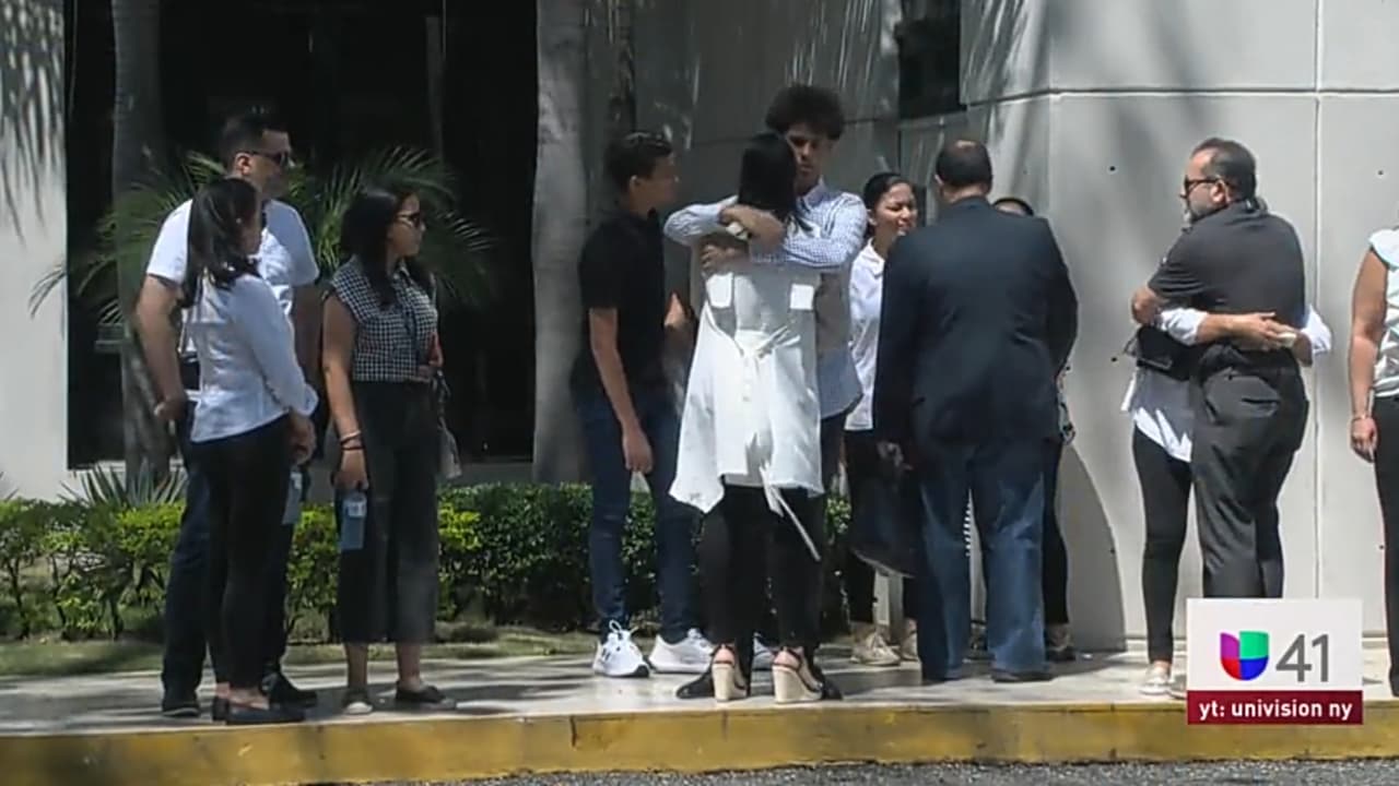 Entre lágrimas y abrazos fraternos, 
<a href="https://www.univision.com/local/nueva-york-wxtv/familiares-velan-cuerpo-gioser-feliz-menor-asesinado-republica-dominicana" target="_blank">así transcurrió parte del funeral de Gioser desde República Dominicana</a>. El padre del niño también trabaja en los trámites para
<b> trasladar el cuerpo a Nueva York.</b>