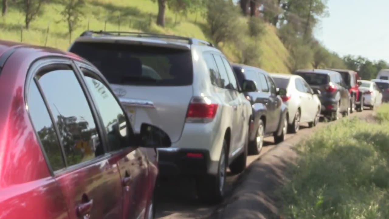 Coronavirus: residentes de Fresno desafían orden de quedarse en casa y terminan multados