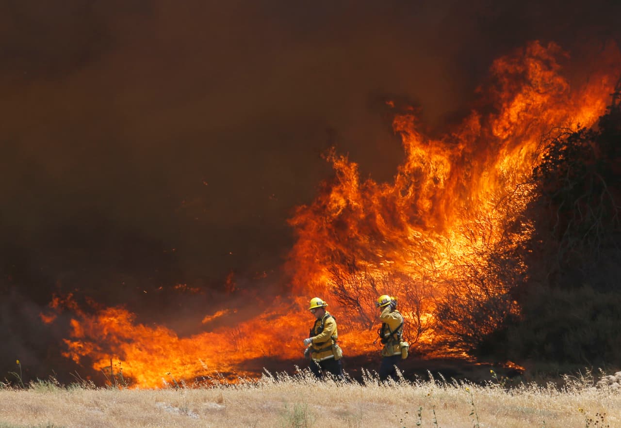 Y las autoridades advierten que aún cuando el otoño se aproxima en el calendario, es probable que las temperaturas no sedan tan fácilmente.