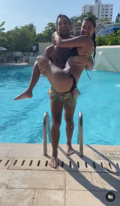 El español la acompañó en el hospital, así como a sus sesiones de rehabilitación y más adelante conforme mejoraba, se les veía hacer todo tipo de actividades, como estar en la piscina.
<br>