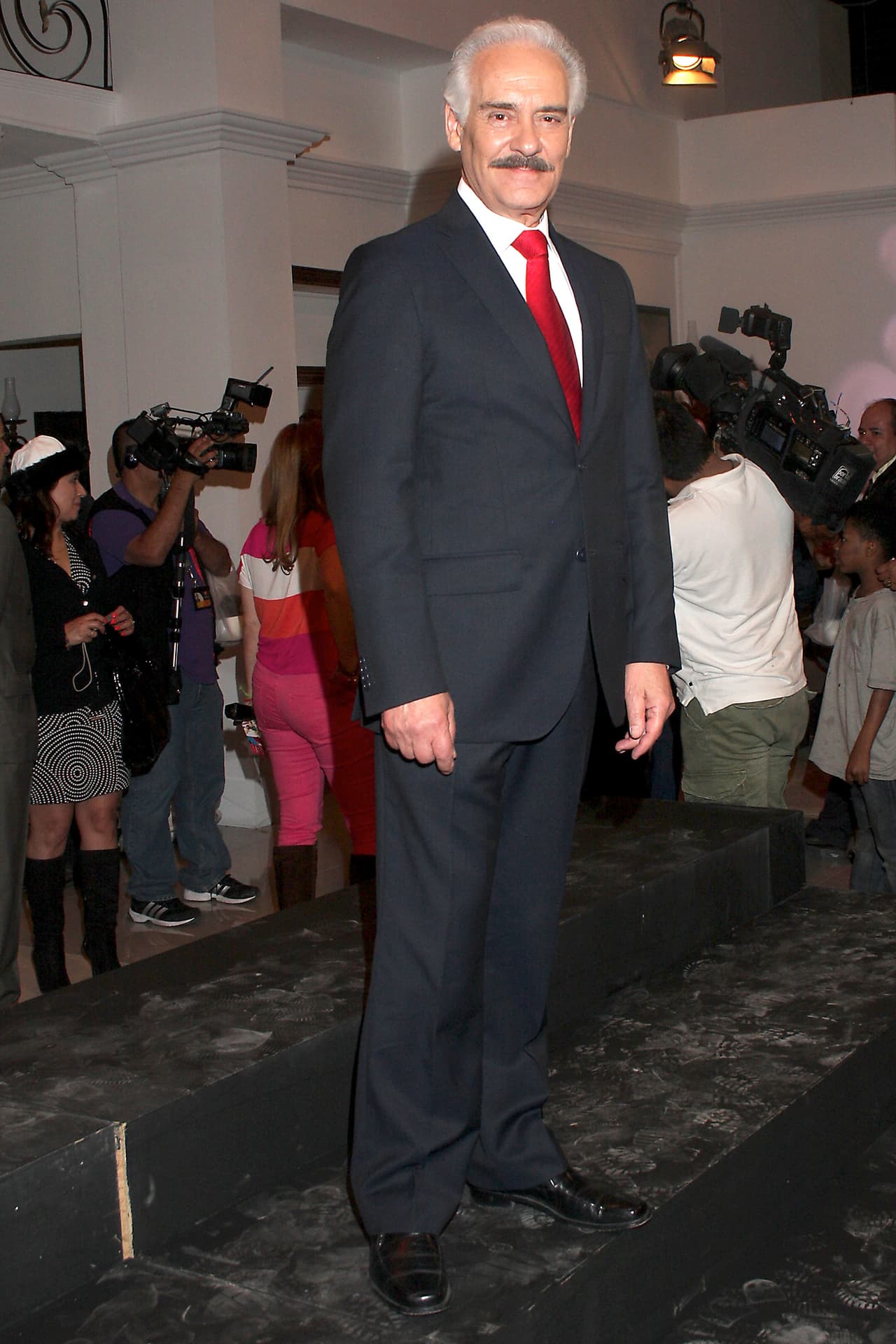 El primer actor, 
<b>Juan Verduzco</b>, también participó en esta serie, él era el jefe de 'Ludovico' y quien le hacía la vida imposible a éste por su falta de inteligencia. El actor ha seguido vigente en las telenovelas, entre las que destacan 'La gata', 'El hotel de los secretos' y '
<b><a href="http://www.univision.com/novelas/la-doble-vida-de-estela-carrillo">La doble vida de Estela Carrillo</a></b>'.