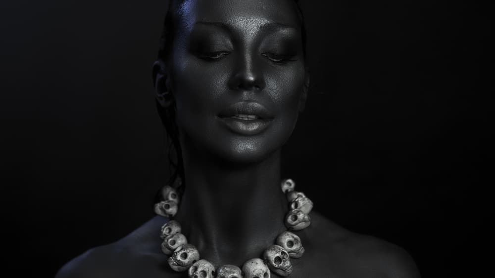 Vivió en compañía de demonios cerca del Mar Rojo donde dio a luz a numerosos hijos. Cuenta la leyenda que cuando fue encontrada por ángeles enviados por Dios, éstos le pidieron volver con Adán, pero Lilith se negó. Como castigo murieron cada día cien de sus hijos.