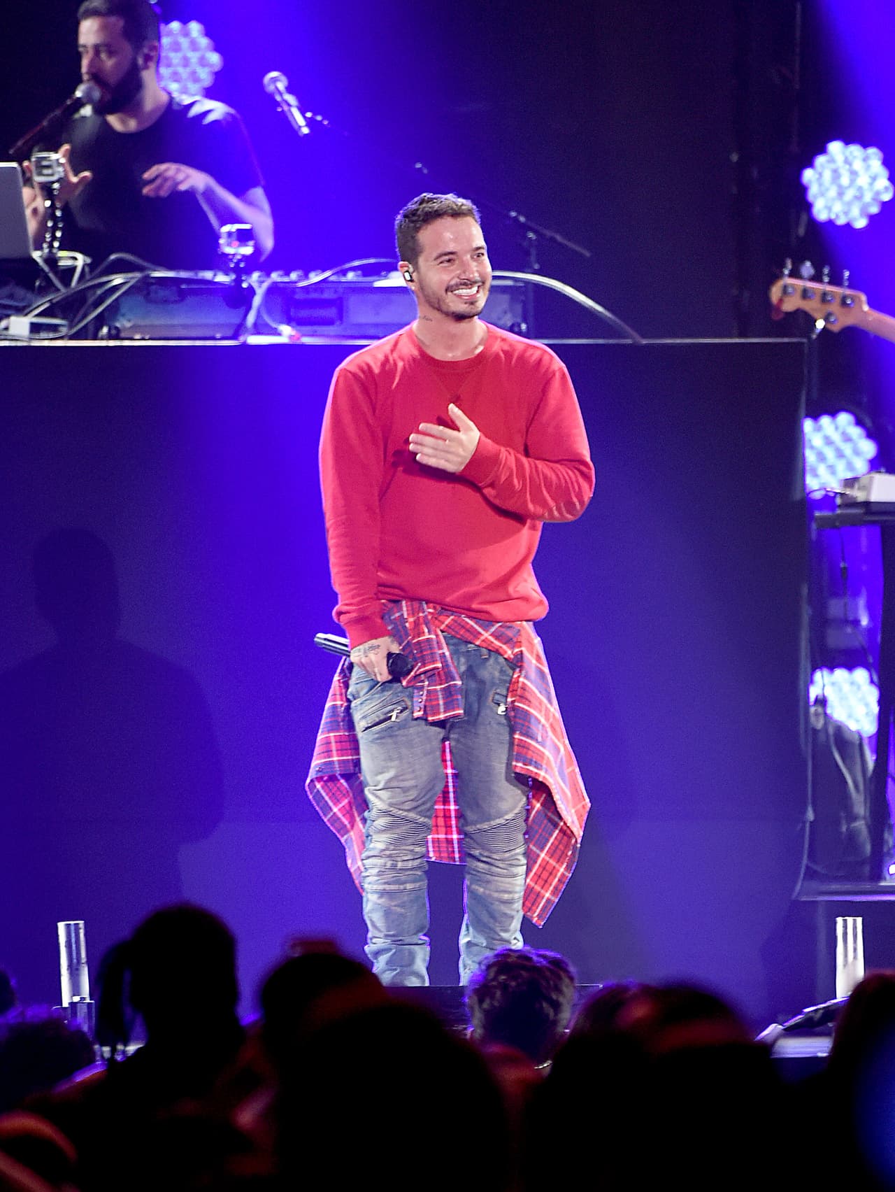 Pero sí cuenta con una barba que infarta y una sonrisa que hace muy buen juego con ella.