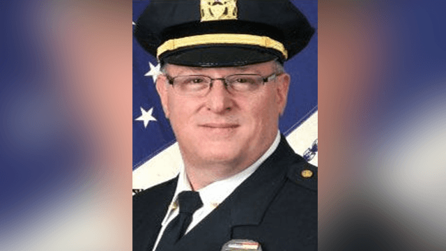 Policía muere al chocar su motocicleta contra un camión en El Bronx