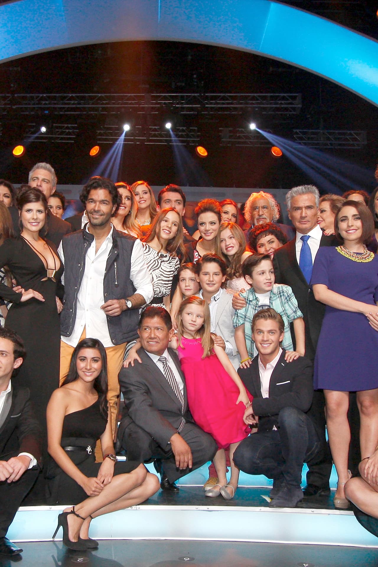 En este proyecto producido por Juan Osorio también participaron
<b>Mayrín Villanueva</b>, Lisardo, Raúl Buenfil,
<b>Carmen Salinas</b>,
<b>Polo Morín</b>,
<b>René Casados</b>,
<b>Adrián Uribe</b>,
<b>Pablo Montero</b>,
<b>Fabiola Campomanes</b> y la primera actriz Norma Herrera.