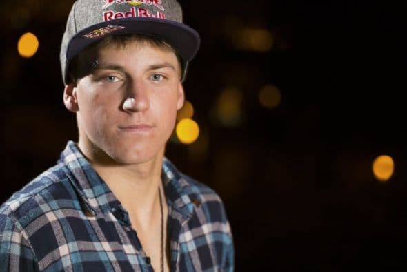 Dane Jackson posa para una foto durante el Primer Descenso Red Bull: Proyecto Michoacán, en Uruapan, MI, México, 24 de Noviembre, 2013.