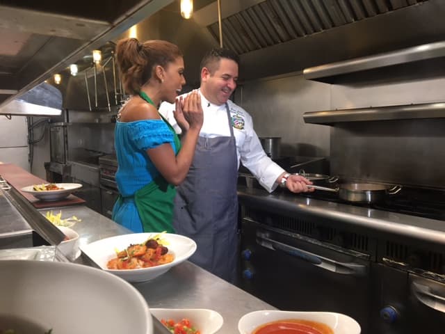 El Chef Odell Torres guió paso a paso a Francisca.