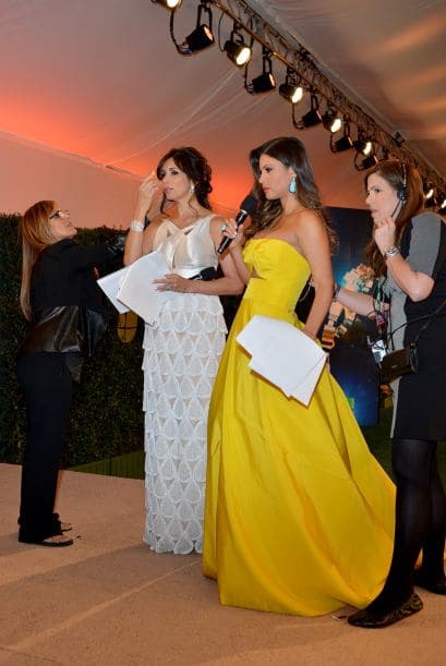 Te llevamos detrás de cámaras y mira todo lo que pasó mientras tus artistas desfilaban por la alfombra verde. 