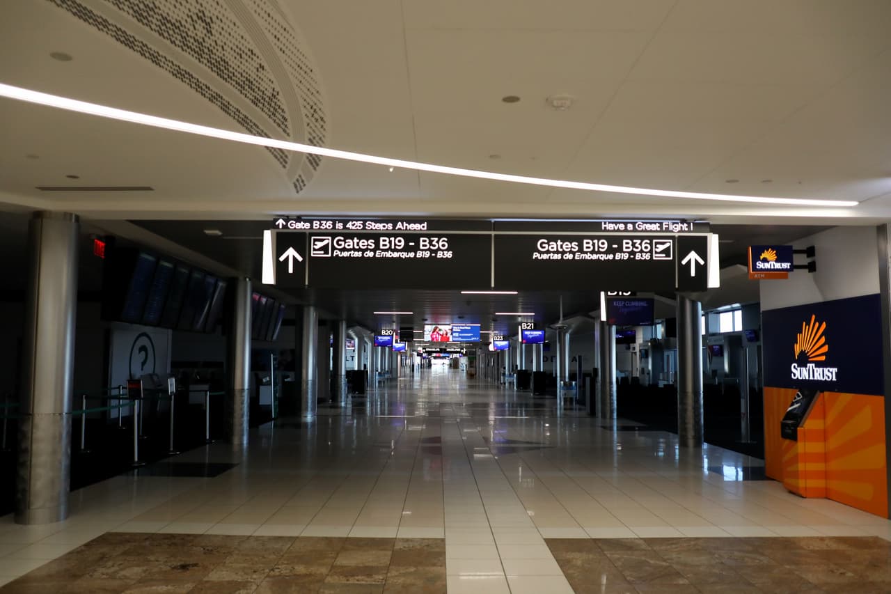 La industria de las aerolíneas ha sido duramente golpeada por la pandemia de 
<a href="https://www.univision.com/temas/coronavirus">coronavirus</a> lo que obligó a la cancelación de vuelos en todo el mundo.