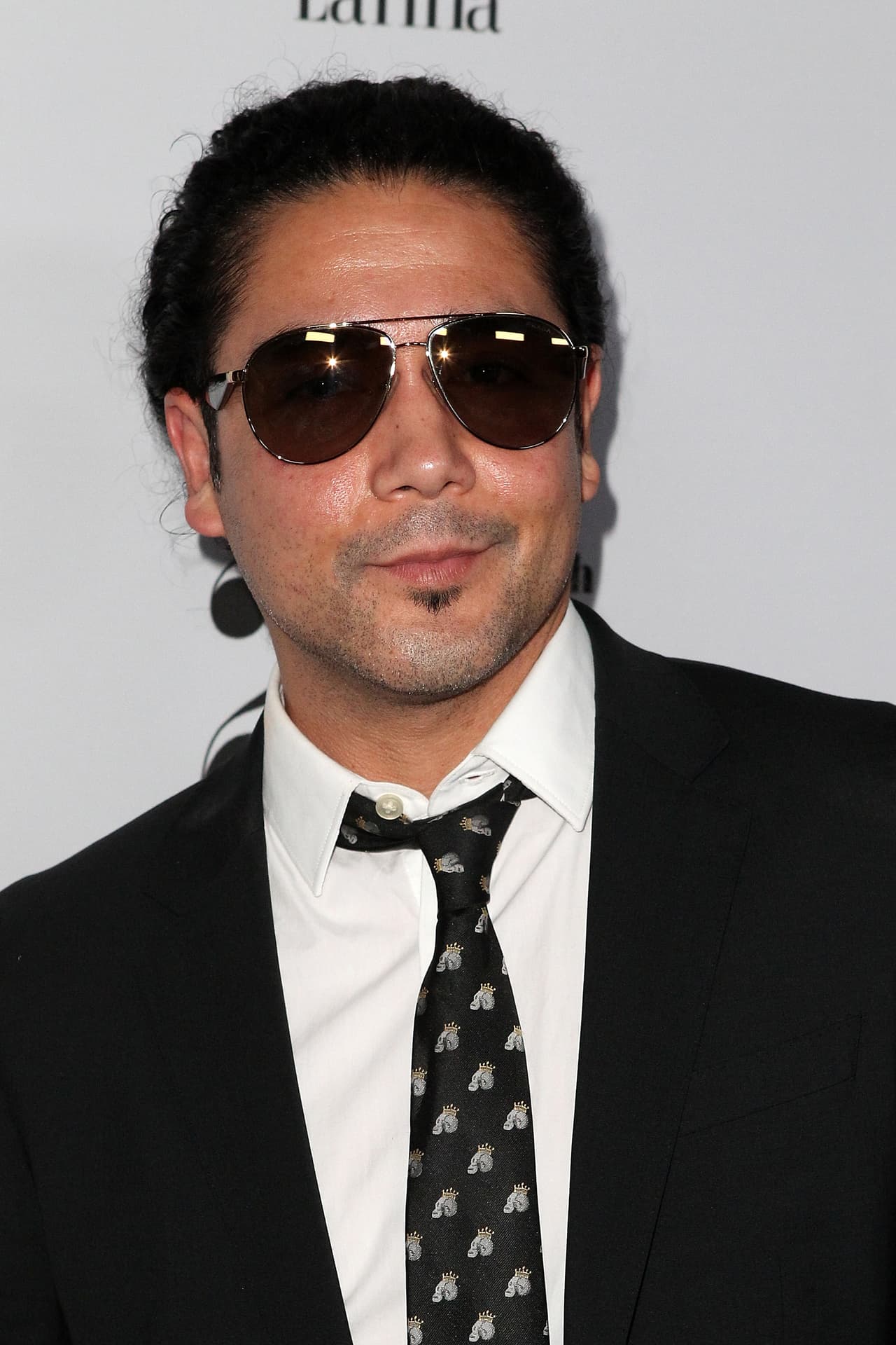 <b>Chris Pérez,</b>
<a href="https://www.univision.com/famosos/chris-perez-viudo-selena-quintanilla-actualmente">viudo de Selena Quintanilla</a>, no dejó pasar la oportunidad de participar en el proyecto y también formó parte de los Kumbia Kings.