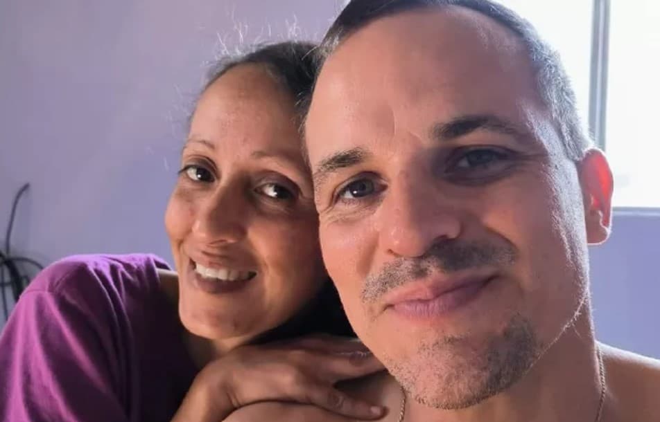 La atropellaron durante una videollamada: su viudo denuncia que "la dejaron morir"