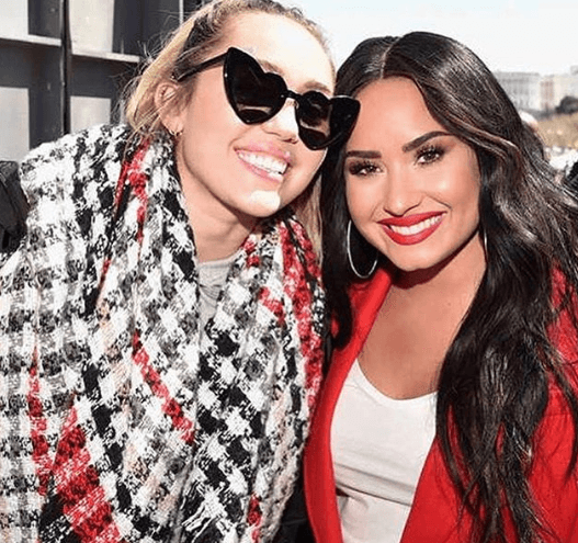 Miley y Demi Lovato fueron parte del elenco que participó en el concierto en apoyo a la marcha, promoviéndolo en sus redes sociales con el hashtag #March4OurLives.