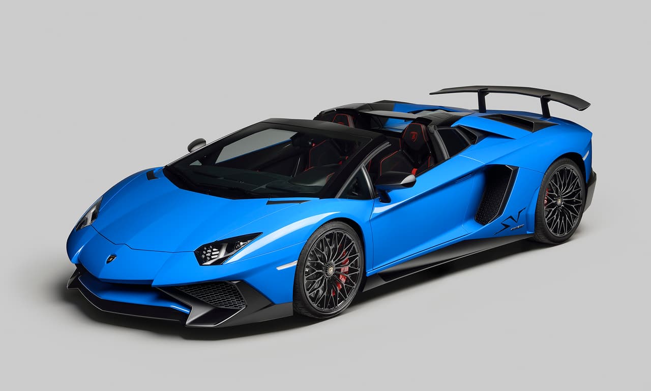 El Lamborghini Aventador LP 750-4 Superveloce Roadster fue presentado en 2015 en una edición limitada de 500 unidades a nivel mundial.
