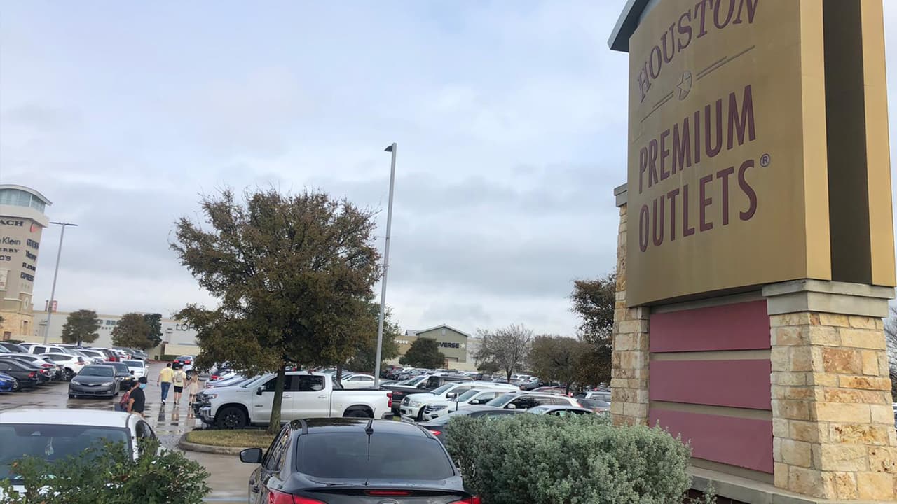 Los establecimientos ofrecen la oportunidad a los compradores de adquirir los artículos a través de sus páginas de internet.