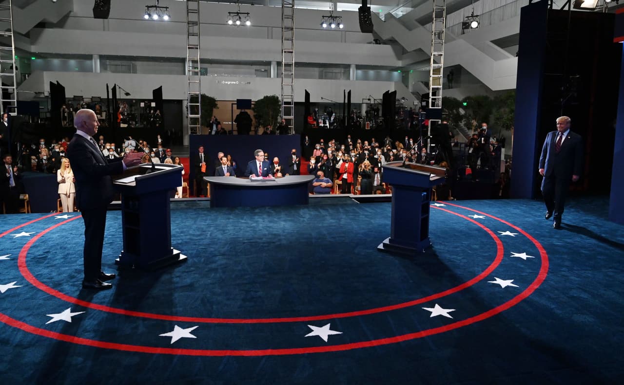 El debate se destacó por las interrupciones, especialmente de Donald Trump, que obligaron al moderador a intervenir más de lo planificado, aunque no logró mantener el orden.
<br>