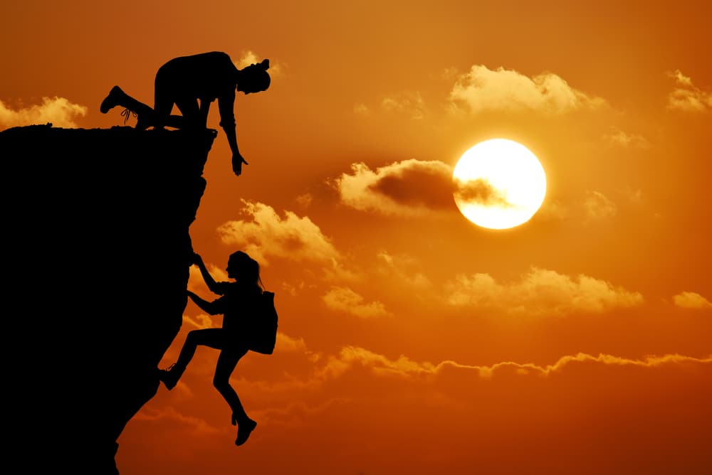 Su presencia y optimismo inspiran, su sentido comunitario y de ayuda al prójimo causan admiración y sirven de ejemplo a todos. Y a la hora del amor son los grandes inventores. No juzgan, los acuarianos viven y dejan vivir.