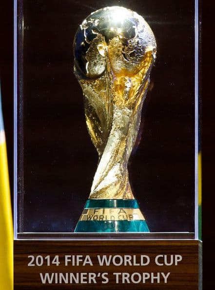 2. COPA MUNDIAL DE LA FIFA. Tal como se anunció, el ganador del Mundial en Brasil este 2014 se llevará a casa ni más ni menos que 40 millones de dólares, cifra superior a la que se llevó España en Sudáfrica.