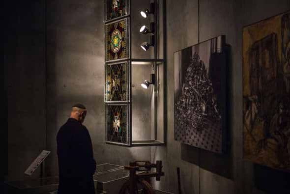 Hoy 27 de enero se conmemoran 70 años liberación de Auschwitz, el campo de concentración donde millones de seres humanos perdieron la vida por la terrible idea de exterminación de la población judía. Impresionante video #Auschwitz70 aquí Galería que la humanidad no debe olvidar.