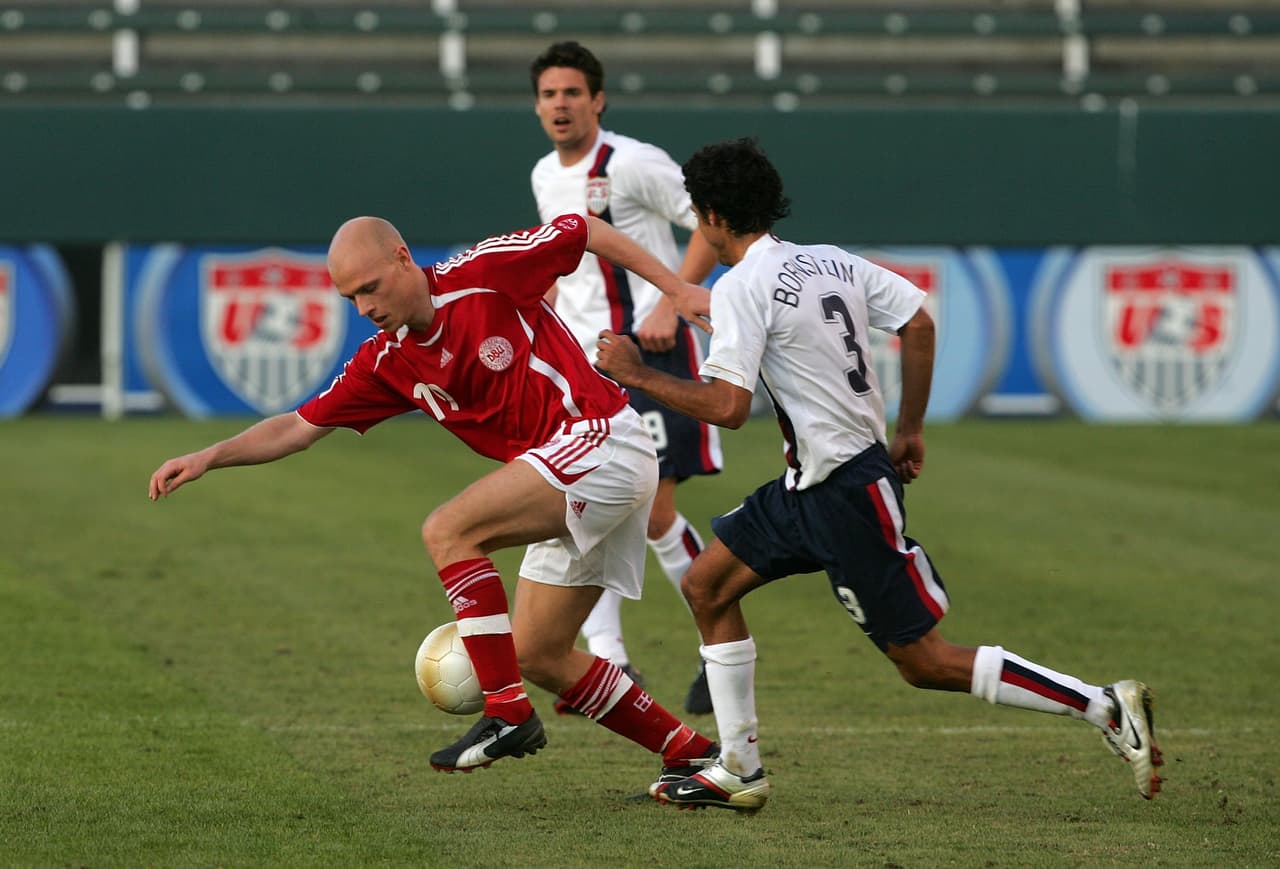El Rangers FC en la Liga de Dinamarca vivió un incidente de infidelidad generado por el capitán Christian Keller (rojo), que se involucró con la esposa de su compañero Jonas Borring.