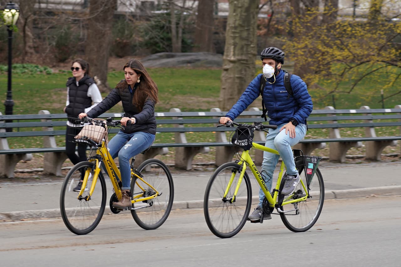 De Blasio refuerza vigilancia de parques para este fin de semana caluroso para evitar contagio de coronavirus