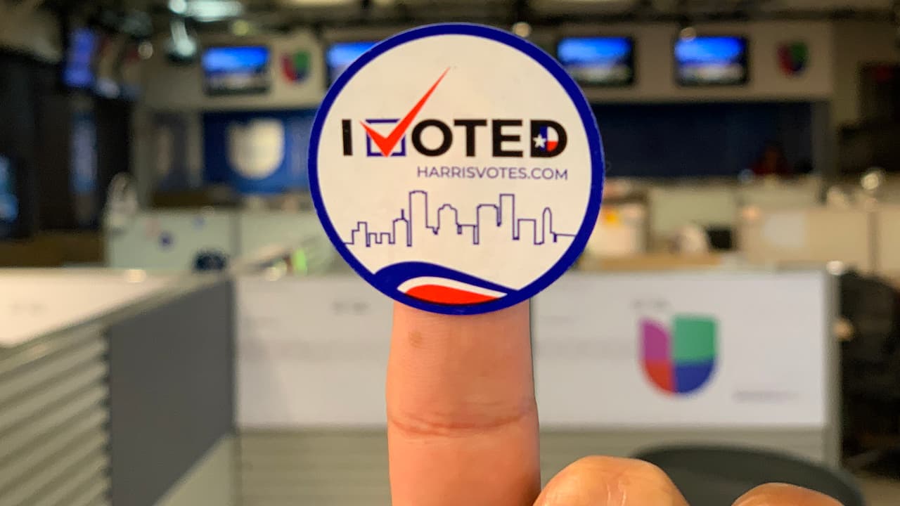 Luego que votaste te regalan una calcomanía (sticker) que te puedes pegar donde quieras para mostrar a tus amigos y familiares que ya cumpliste con tu deber como ciudadano.