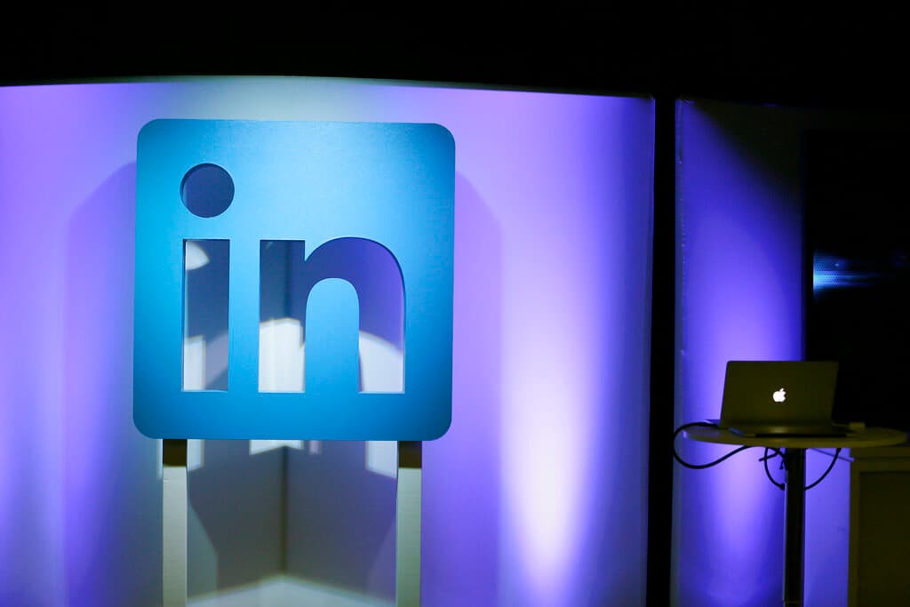 Microsoft anuncia el cierre de LinkedIn en China presionado por estrictas reglas de operación del gobierno