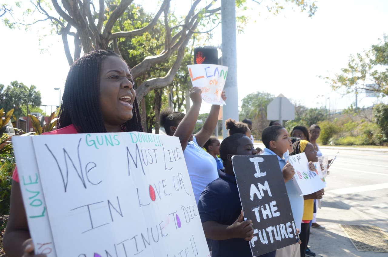 Parents and children protests gun violence in Miami April 28