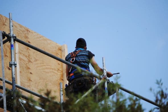 Trabajadores entrar y salen del lugar día y noche.Vota aquí por los nominados a Premios Juventud