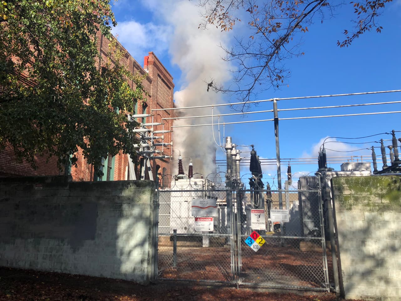 ALERTA LOCAL: Bomberos luchan contra incendio en el centro de Sacramento