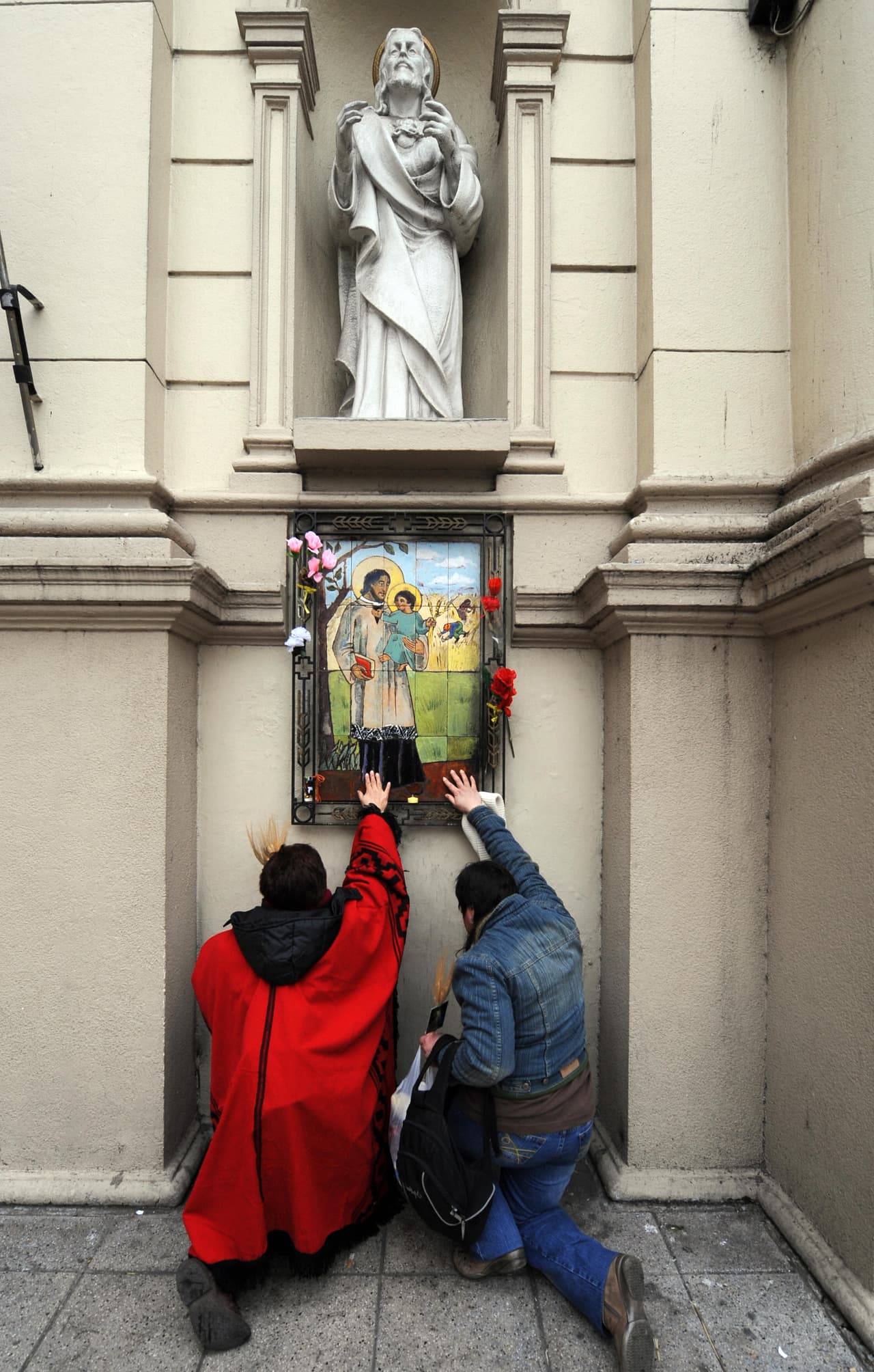 Se dice que Cayetano fundó también asociaciones llamadas "Montes de piedad" (Montepíos) que se dedicaban a prestar dinero a gentes muy pobres con bajísimos intereses, como las instituciones que tenemos hoy en día. Más tarde, esas se transformarían en el Banco de Nápoles.