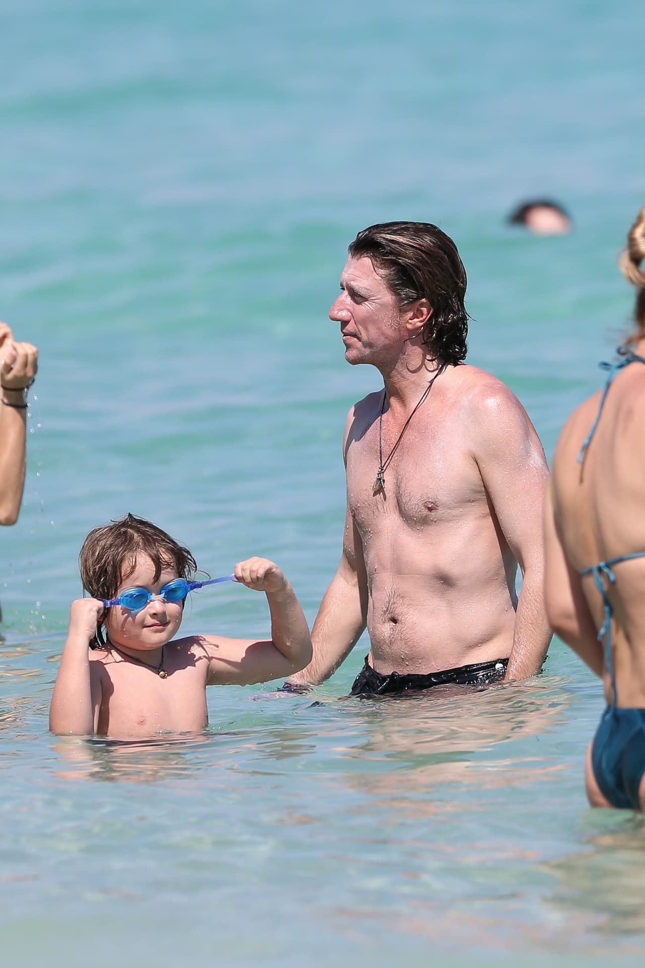 ¿Y mamá Paulina? Seguramente cuidando a su otro bebé, Eros.