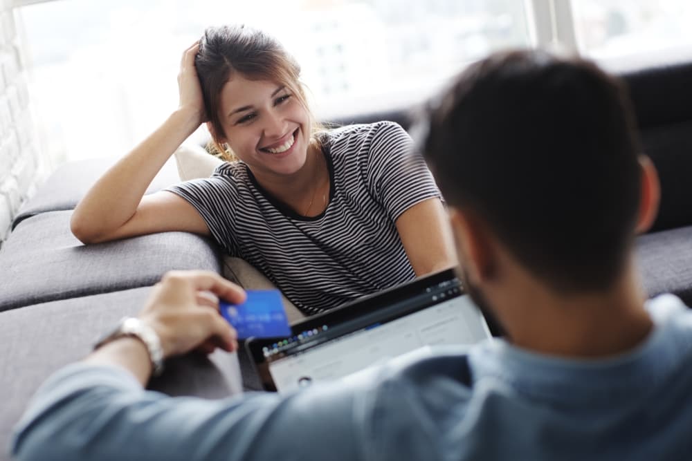 El valor y la confianza, llegan para el mes de
<b>agosto</b> y con él, las ganas de restaurarte, a pesar de que, con amplias posibilidades, te encuentres ya recuperado para entonces de molestias emocionales, sobre todo en pareja. El mundo pronostica para ti, una buena energía sin duda.
<br>