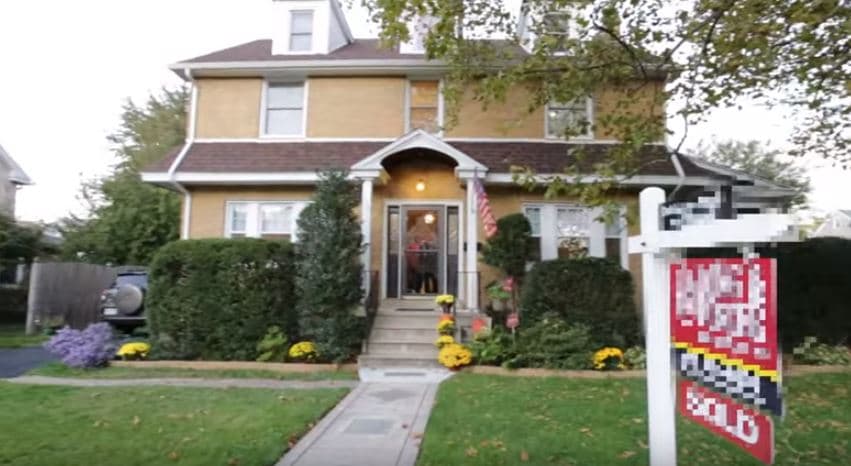 <h2 class="cms-H2-H2">3<b>. Uso de su casa como un negocio </b></h2>
<br>
<br>Puede deducir gastos si usa su casa para fines de negocio en los siguientes casos: 
<br>
<br>📌 Si usa una parte de su casa exclusivamente como su lugar principal de negocio.
<br>📌 Si usa una parte de su casa exclusivamente como el lugar donde se reúne con pacientes o clientes. 
<br>📌 Si en su propiedad, tiene una construcción separada que usa para su negocio. 
<br> 📌Si usa una parte de su casa para almacenar inventario o muestras de productos utilizados en su negocio de venta de productos al por menor o al por mayor, siempre y cuando su hogar sea el único lugar fijo de dicha ocupación o negocio. 
<br>📌 Si renta una parte de su casa. 
<br>📌 Si usa una parte de su casa como instalaciones de servicios de guardería.
<br>
<br>
<a href="https://www.irs.gov/es/taxtopics/tc509" target="_blank">Más información sobre esta deducción. </a>