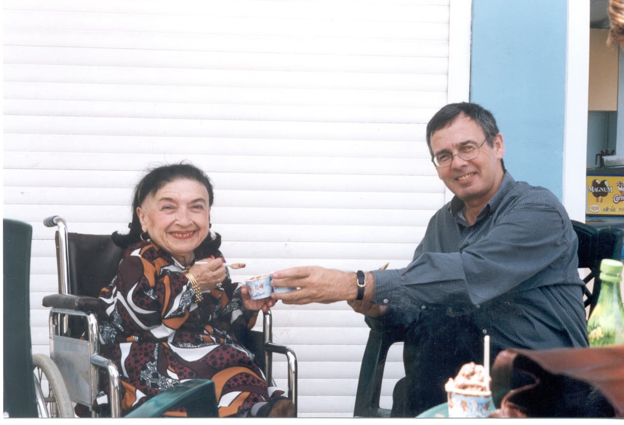 Perla Ovitz le contó sus recuerdos y memoria a Yehuda Koren y Eilat Negev, quienes consignaron la extraordinaria historia de esta familia en el libro 'En nuestros corazones éramos gigantes'.