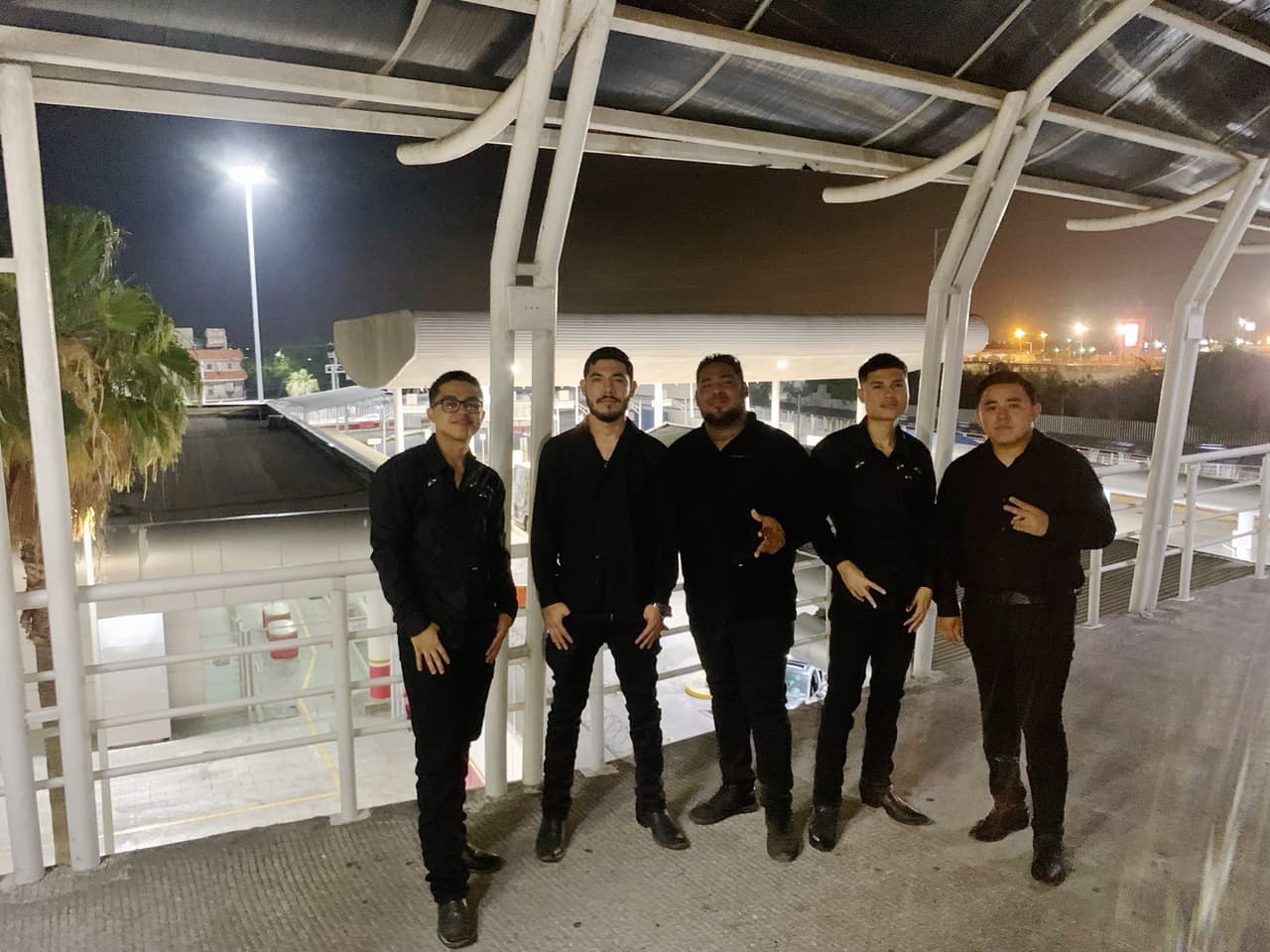 El caso del 
<b><a href="https://www.univision.com/local/arizona-ktvw/hallan-cuerpos-calcinados-reynosa-integrantes-desaparecidos-grupo-fugitivo-autoridades-investigan" target="_blank">Grupo Fugitivo</a></b>, desaparecido en Reynosa, Tamaulipas, y cuyos integrantes fueron luego encontrados sin vida, mostró la vulnerabilidad de los músicos, ultimados incluso aunque estuvieran juntos.