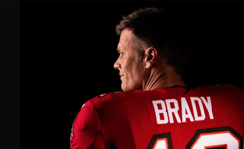 Tom Brady hizo una sesión de fotos con su nuevo uniforme, el de los Tampa Bay Buccaners