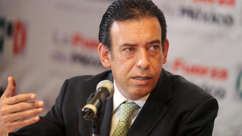 <b>Humberto Moreira Valdés</b>. En una corte federal de Texas un testigo lo vinculó con el Cartel de Los Zetas y lo acusó de lavar dinero del narcotráfico. Pero Humberto Moreira Valdés, exgobernador de Coahuila (de 2005 a 2010) y expresidente del Partido Revolucionario Institucional (PRI), fue absuelto en 2016 por la justicia española. Allá permaneció detenido unos días. El testigo Rodrigo Humberto Uribe Tapia, presunto operador de Los Zetas, afirmó que los narcotraficantes entregaron dinero a funcionarios durante la administración de Moreira, quien les dio contratos públicos para la remodelación de escuelas y carreteras. EEUU confiscó en 2013 una cuenta bancaria en Bermuda que tenía $2.2 millonesy estaba a nombre de quien fue su secretario de Finanzas, Héctor Villareal. Ese dinero provenía del lavado de dinero, cita la acusación.