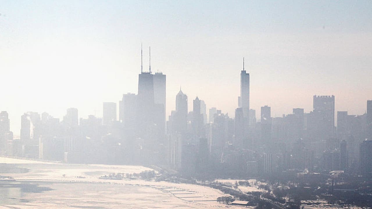 ¡Frío intenso y peligroso ha llegado! Vórtice polar se apodera de Chicago con un periodo extenso de sensaciones bajo cero y más nieve en camino.
