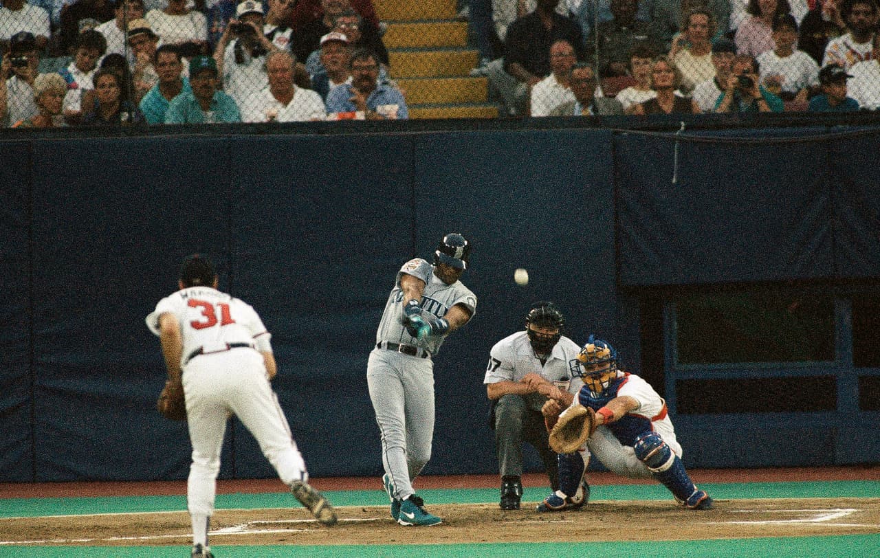 <b>Final de temporada</b>
<br>La temporada de 1994 de las MLB terminaría después de los juegos del 11 de agosto con la huelga de jugadores y con el futuro miembro del Salón de la Fama Ken Griffey Jr. bateando un total de 40 jonrones.