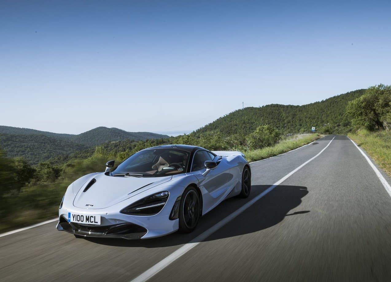 <b>18) McLaren 720S – 405,095 publicaciones</b>
<br>Potencia: 710 caballos de fuerza
<br>0-60 mph (98 km/h): 2.6 segundos
<br>Velocidad máxima: 212 mph (341 km/h)
<br>Precio: $284,745
<br>