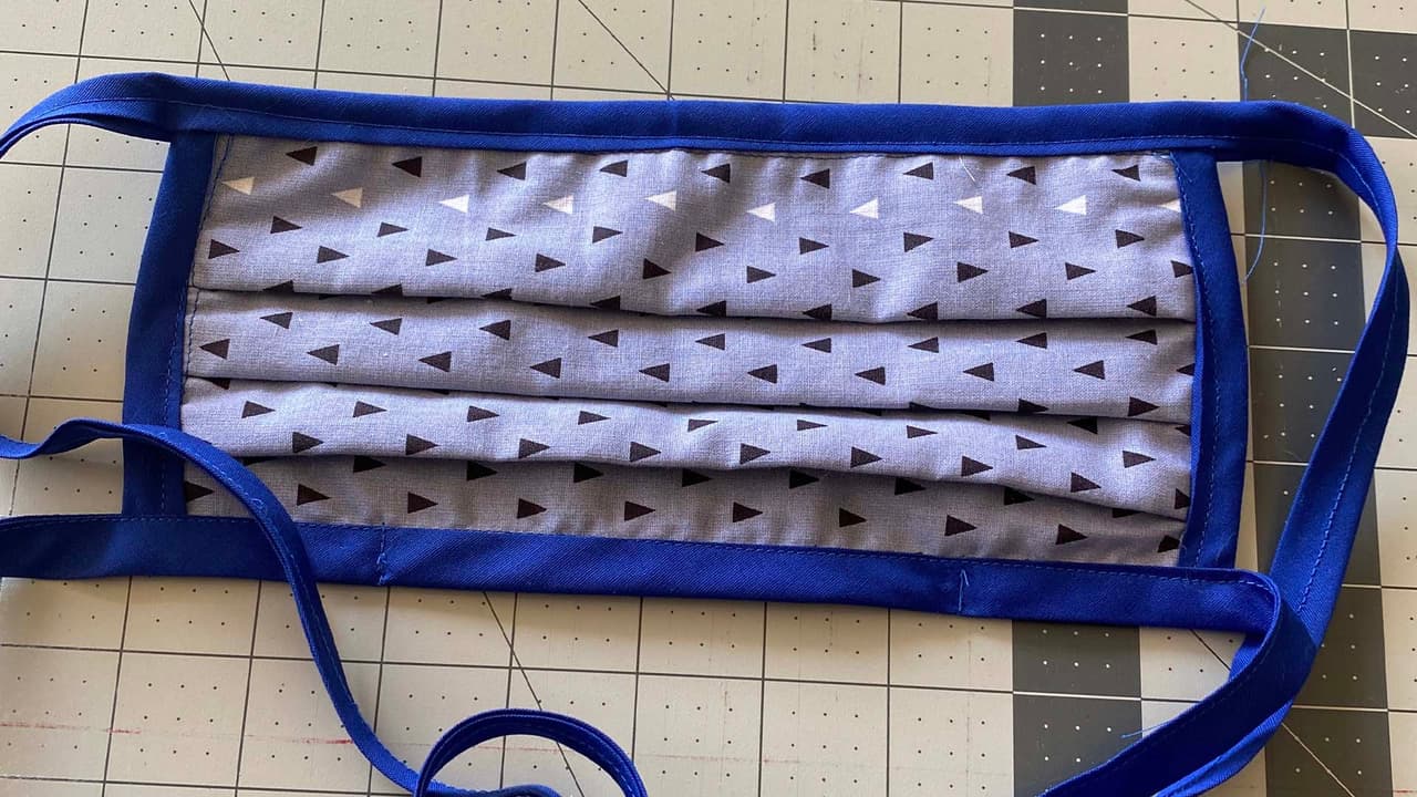 La fabricación de mascarillas también está entre el apoyo que ofrecen a personal de hospitales y profesionales de la salud del área de Houston.