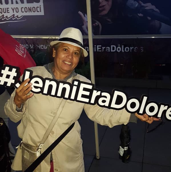 La emoción de ver en la pantalla a Jenni Rivera, la estrella de la música regional mexicana, ha dado un toque especial a la proyección.