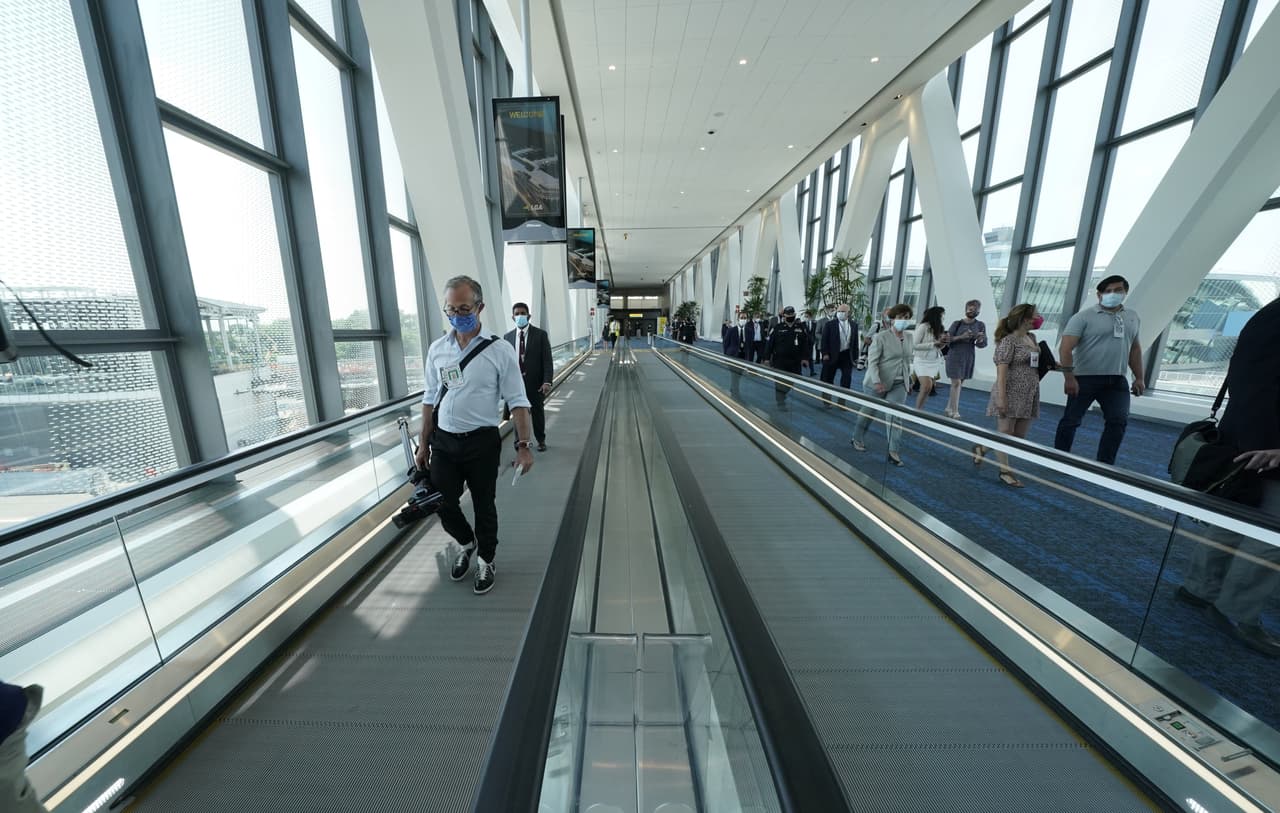 <b>Una política más amistosa entre Nueva York y Washington</b>
<br>
<br>No es un secreto que el gobierno de Nueva York y la administración Trump no existían en términos amistosos. El gobernador Cuomo incluso llegó a decir que el presidente está tratando de “matar a Nueva York”, quizá por motivos personales (Nueva York es su estado natal). 
<br>
<br>Su designación de la ciudad de Nueva York como una “jurisdicción anárquica”, así como su intento de vetar el programa
<b> Global Entry</b> para los neoyorquinos, parecería ser evidencia de esto. Sin embargo, Biden podría ser el aliado que necesita Nueva York, especialmente en este momento en que enfrenta una crisis económica sin precedente.