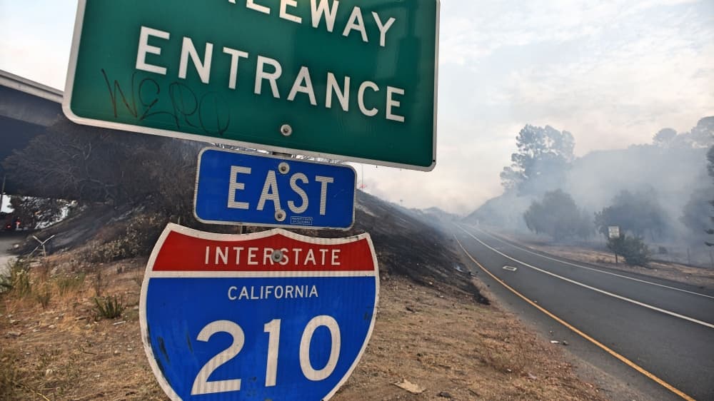 Tres mujeres y un hombre mueren al chocar de frente en una autopista de California