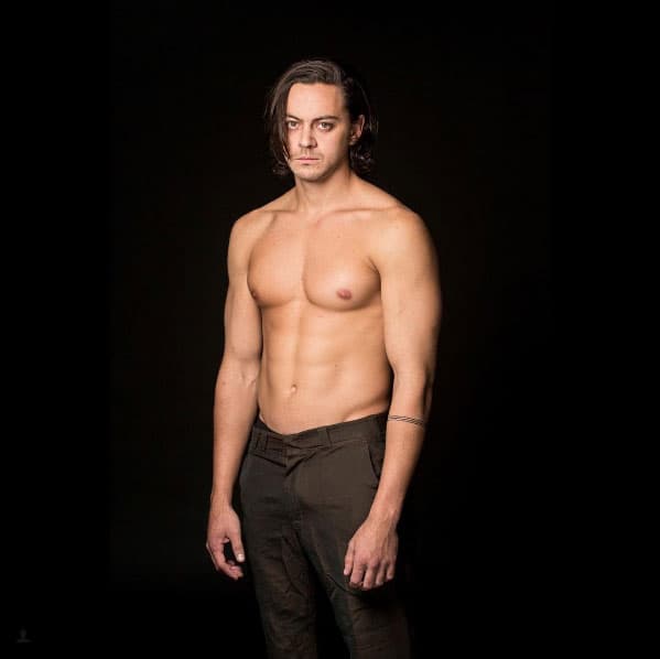 Alfredo también es muy tranquilo y tiene los pies bien puestos sobre la tierra.