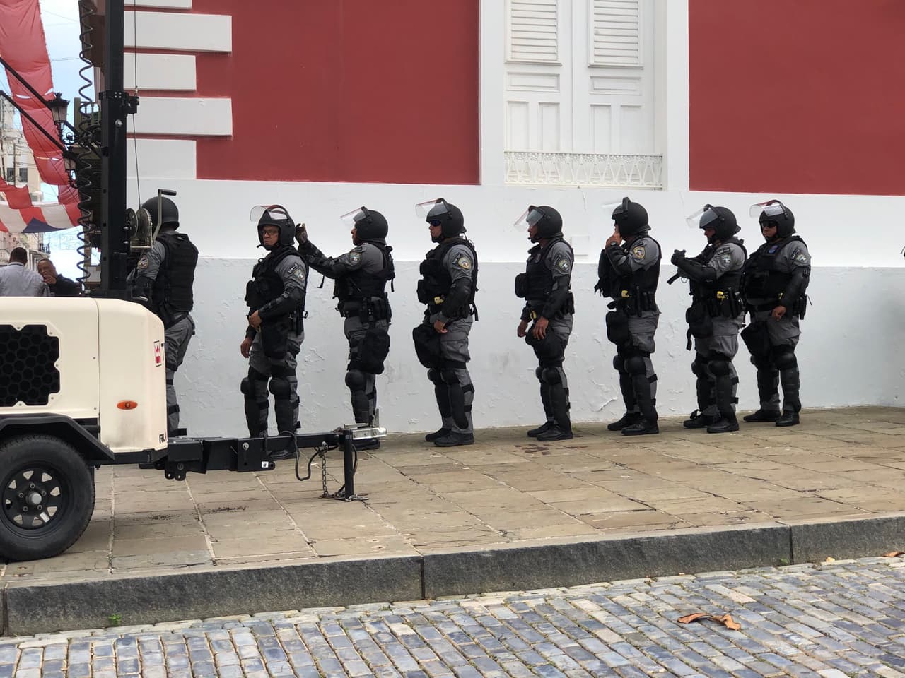 Gobernadora ordena retirar la Fuerza de Choque de la Fortaleza